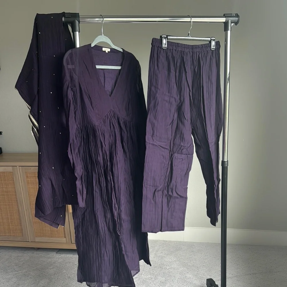 Elegant Purple Women's Kurta Set - Picture 1 of 4